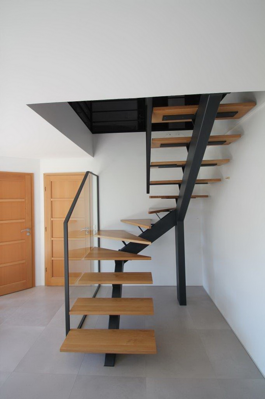 Lynium escalier réalisation verre bois acier